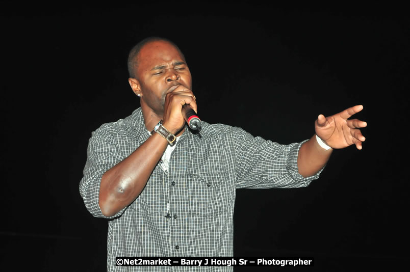 Minister of Tourism, Edmund Bartlett @ Jamaica Jazz and Blues Festival 2009 - Presented by Air Jamaica - Thursday, January 22, 2009 - Venue at the Aqueduct on Rose Hall Resort &amp; Country Club, Montego Bay, Jamaica - Thursday, January 22 - Saturday, January 24, 2009 - Photographs by Net2Market.com - Barry J. Hough Sr, Photographer/Photojournalist - Negril Travel Guide, Negril Jamaica WI - http://www.negriltravelguide.com - info@negriltravelguide.com...!